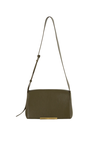 Bolsa tiracolo em couro legítimo na cor com tom elegante com fechamento seguro e alça ajustável confortável, design sofisticado e funcional ideal para o dia a dia.