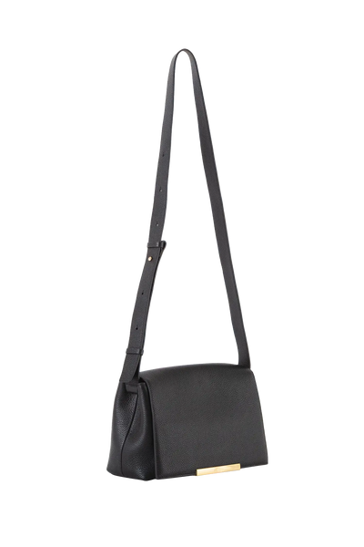 Bolsa tiracolo em couro legítimo na cor preta com fechamento seguro e alça ajustável confortável, design sofisticado e funcional ideal para o dia a dia.