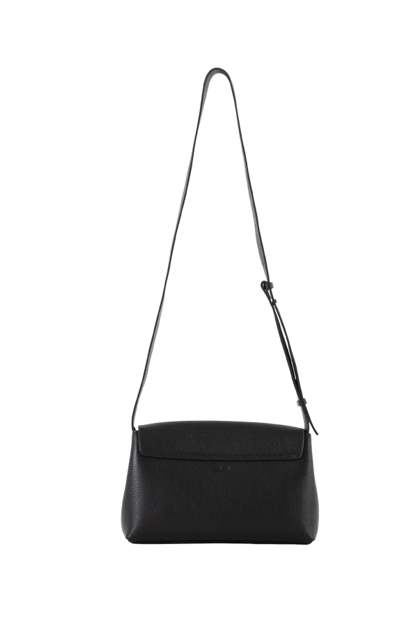 Bolsa tiracolo em couro legítimo na cor preta com fechamento seguro e alça ajustável confortável, design sofisticado e funcional ideal para o dia a dia.
