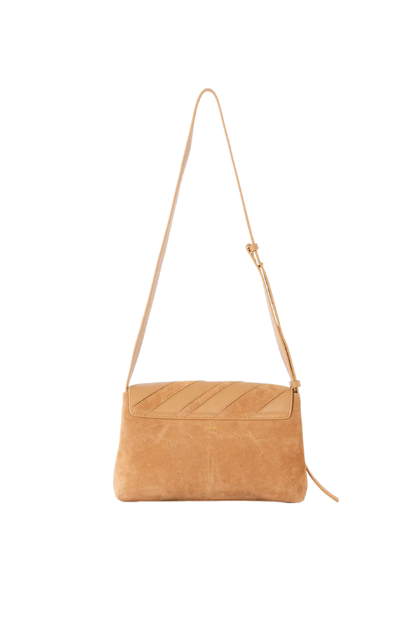 Bolsa tiracolo em camurça na cor com tom elegante com fechamento seguro e alça ajustável confortável, design sofisticado e funcional ideal para o dia a dia.