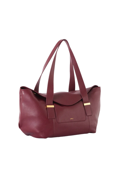 Bolsa de mão em couro legítimo na cor preta com fechamento por zíper e alça de ombro confortável, design sofisticado e funcional ideal para o dia a dia.