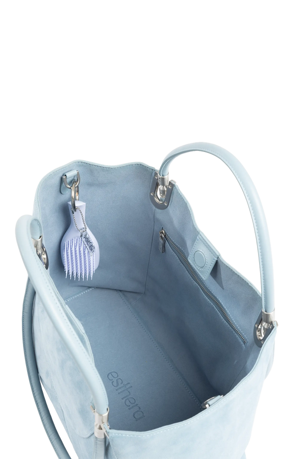Bolsa de mão em couro legítimo na cor com tom elegante com fechamento seguro e alça ajustável confortável, design sofisticado e funcional ideal para o dia a dia.