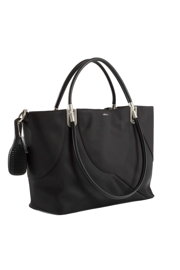 Bolsa de mão em couro legítimo na cor preta com fechamento seguro e alça ajustável confortável, design sofisticado e funcional ideal para o dia a dia.
