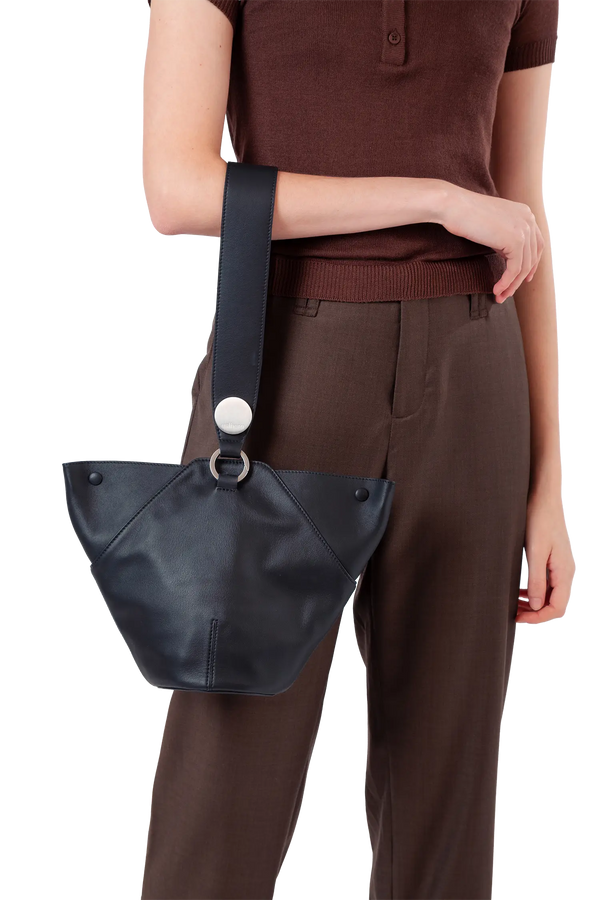 9PM maxi bag preta e prata