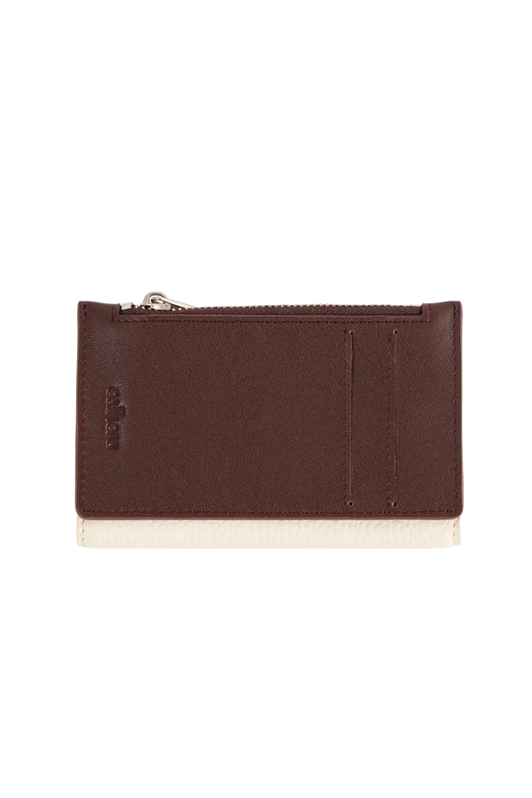 Carteira modular em couro legítimo nas cores areia e amarelo com bolso removível prático e compartimentos internos para cartões, acessório indispensável que combina segurança, alta durabilidade e bom gosto em um perfil executivo atemporal.