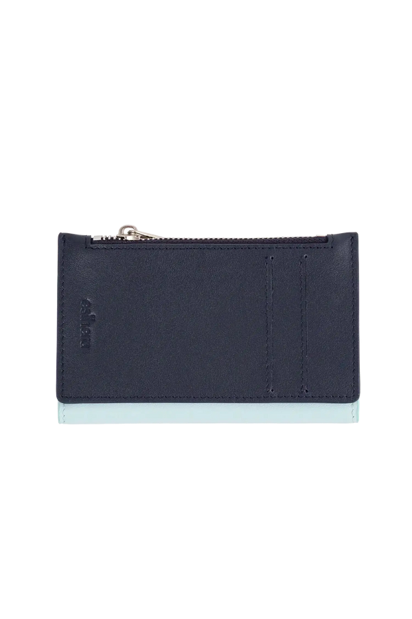 Carteira modular em couro legítimo nas cores azul claro e bege com bolso removível prático e compartimentos internos para cartões, acabamento refinado de alta qualidade, perfeito para proteger itens essenciais com sofisticação.