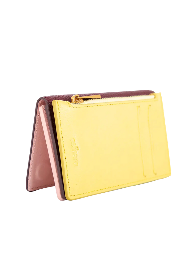 Carteira modular em couro legítimo nas cores burgundy e rosa com bolso removível prático e compartimentos internos para cartões, estética minimalista e moderna, ideal para otimizar o espaço na bolsa de forma prática e estilosa.